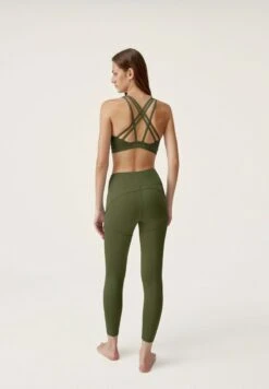 Born Living Yoga INDI - Sport-BH Mit Leichter Stützkraft - Verde Oscuro 11 Born Living Yoga INDI - Sport-BH Mit Leichter Stützkraft - Verde Oscuro -Born Living Yoga Verkäufe 088f6c217f0a4c0db1992a243e8329ad