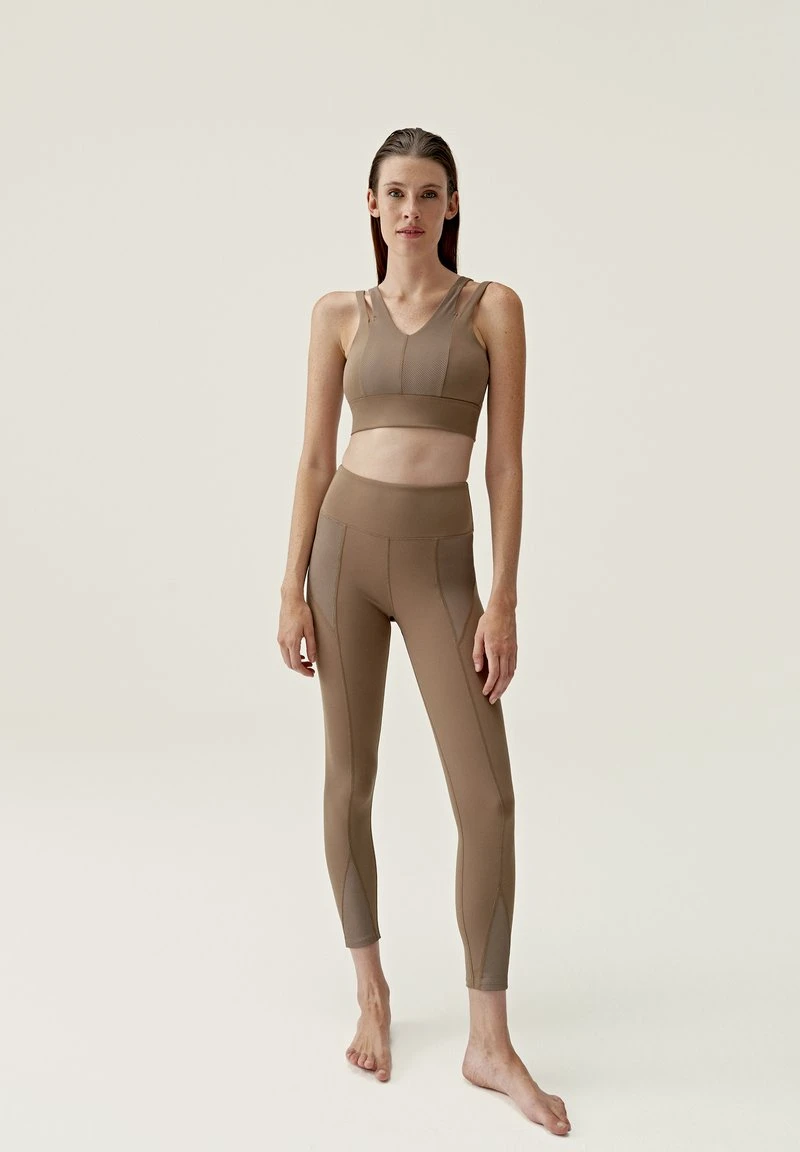 Born Living Yoga REKA - Sport-BH Mit Mittlerer Stützkraft - Marrón 4 Born Living Yoga REKA - Sport-BH Mit Mittlerer Stützkraft - Marrón – Bild 2