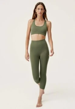 Born Living Yoga APAMALA - Sport-BH Mit Mittlerer Stützkraft - Verde Oscuro -Born Living Yoga Verkäufe 0d2d778ce3fb4240867d4e553be6be30