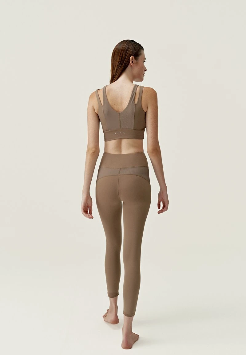 Born Living Yoga REKA - Sport-BH Mit Mittlerer Stützkraft - Marrón 5 Born Living Yoga REKA - Sport-BH Mit Mittlerer Stützkraft - Marrón – Bild 3