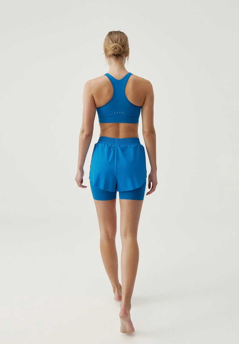 Born Living Yoga BIKILA - Kurze Sporthose - Gloss Blue 5 Born Living Yoga BIKILA - Kurze Sporthose - Gloss Blue – Bild 3