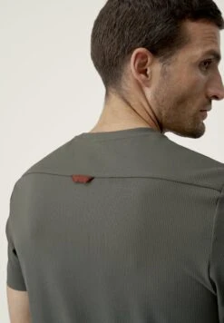 Born Living Yoga NIGER - T-Shirt Basic - Verde Oscuro -Born Living Yoga Verkäufe 3142383ee2854bcc8cdaa9fdab74f034