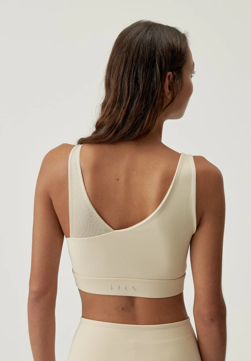 Born Living Yoga JIN - Sport-BH Mit Mittlerer Stützkraft - Oat Milk 7 Born Living Yoga JIN - Sport-BH Mit Mittlerer Stützkraft - Oat Milk – Bild 5