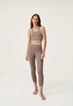 Born Living Yoga MAYA - Sport-BH Mit Mittlerer Stützkraft - Verde Oliva Jaspeado -Born Living Yoga Verkäufe 58ab17b34a4f4b5da502e93921a90e14