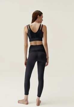 Born Living Yoga REKA - Sport-BH Mit Mittlerer Stützkraft - Black -Born Living Yoga Verkäufe 621e248e0d5e4272a3ee55aeb9c4459e