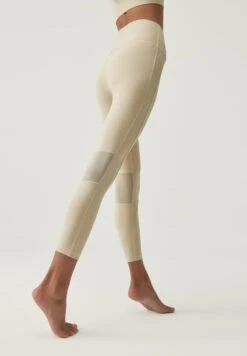 Born Living Yoga Tights - Oat Milk 11 Born Living Yoga Tights - Oat Milk -Born Living Yoga Verkäufe 6eb13ec42927453f9bfd1fa1ce6ab0a5