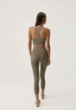 Born Living Yoga ZINA - Sport-BH Mit Mittlerer Stützkraft - Marrón -Born Living Yoga Verkäufe 7adc67ae3fc945a28aefb256fd815ad7