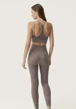 Born Living Yoga MAYA - Tights - Marron Topo 9 Born Living Yoga MAYA - Tights - Marron Topo -Born Living Yoga Verkäufe 934272b05b454fa5b1a4b4db4cd7c0f0