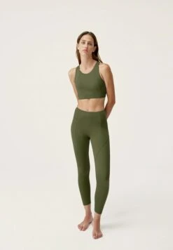 Born Living Yoga INDI - Sport-BH Mit Leichter Stützkraft - Verde Oscuro 13 Born Living Yoga INDI - Sport-BH Mit Leichter Stützkraft - Verde Oscuro -Born Living Yoga Verkäufe a6558b315f8f4dbab9a322b21a069e2f 1