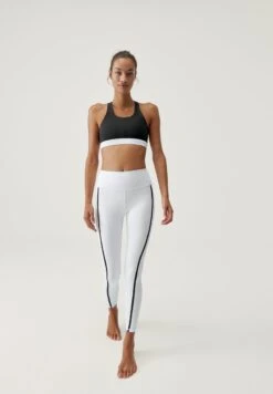 Born Living Yoga HANAE - Sport-BH Mit Leichter Stützkraft - White Black 11 Born Living Yoga HANAE - Sport-BH Mit Leichter Stützkraft - White Black -Born Living Yoga Verkäufe b252e9b6accc4204aae05360d2d74b61