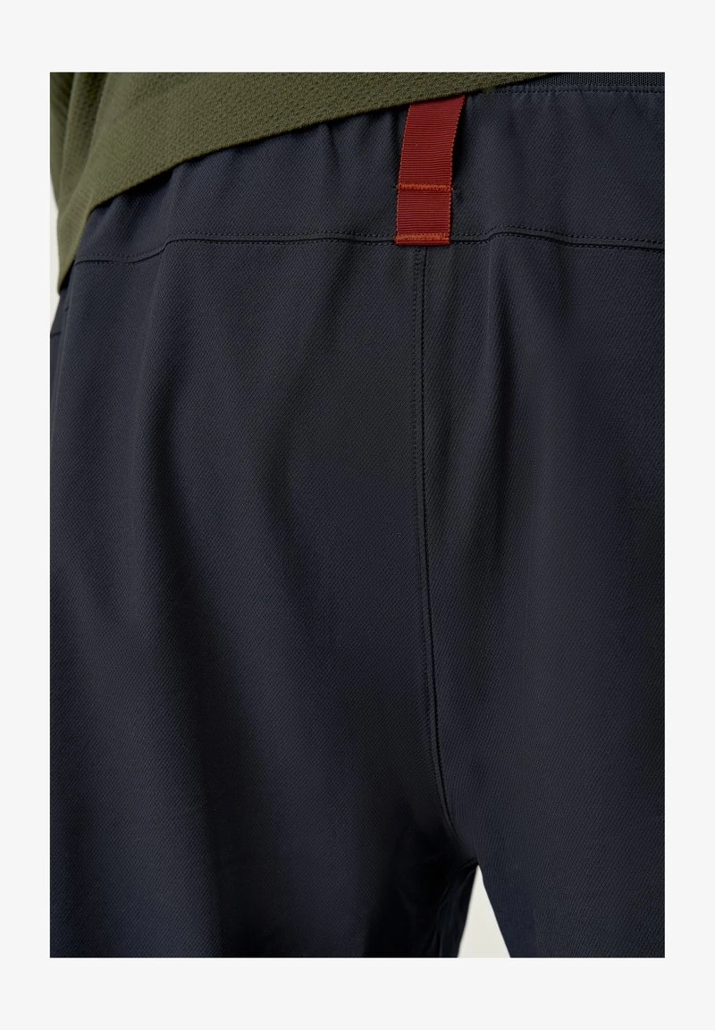 Born Living Yoga NATRON - Shorts - Black 7 Born Living Yoga NATRON - Shorts - Black – Bild 5