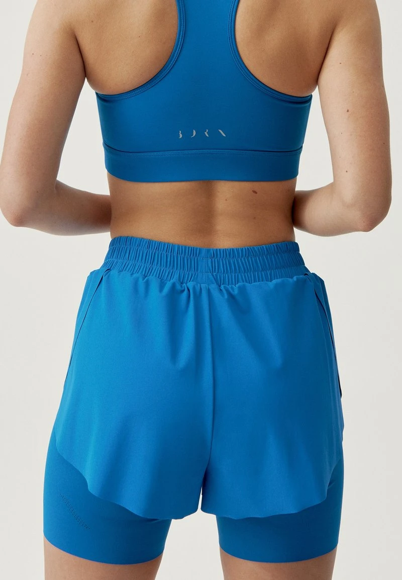 Born Living Yoga BIKILA - Kurze Sporthose - Gloss Blue 7 Born Living Yoga BIKILA - Kurze Sporthose - Gloss Blue – Bild 5