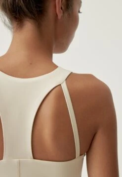 Born Living Yoga GADEA - Top - Oat Milk 11 Born Living Yoga GADEA - Top - Oat Milk -Born Living Yoga Verkäufe c11cd5b01a0043539e8df6fe8da1c708