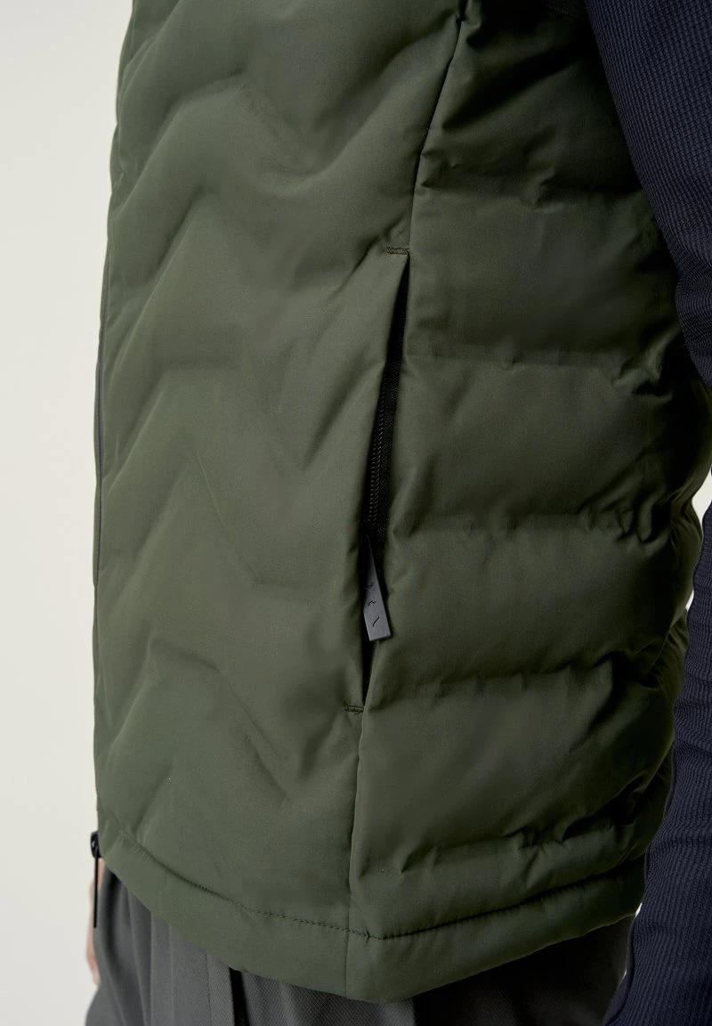 Born Living Yoga SEPIK - Weste - Deep Kaki 7 Born Living Yoga SEPIK - Weste - Deep Kaki – Bild 5