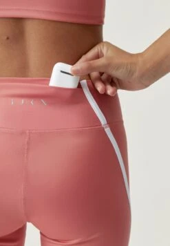 Born Living Yoga DAIRA - Kurze Sporthose - Pink Peach -Born Living Yoga Verkäufe e2fb33cac1e344938f19e30dff145306