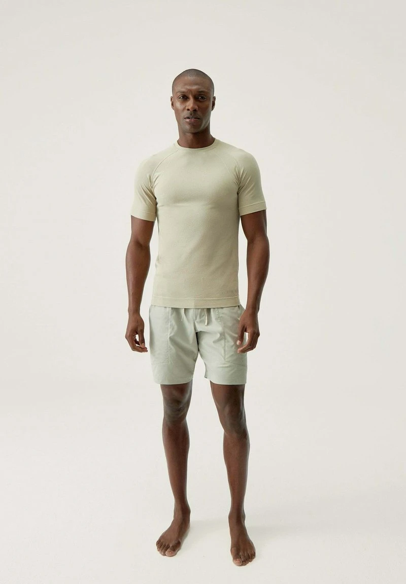 Born Living Yoga RHEIN - Kurze Sporthose - Beige 4 Born Living Yoga RHEIN - Kurze Sporthose - Beige – Bild 2