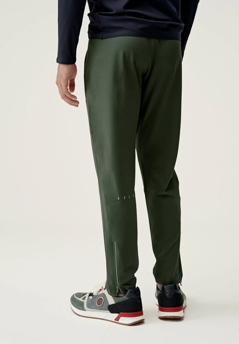 Born Living Yoga OKAVANGO - Jogginghose - Verde Oscuro 4 Born Living Yoga OKAVANGO - Jogginghose - Verde Oscuro – Bild 2