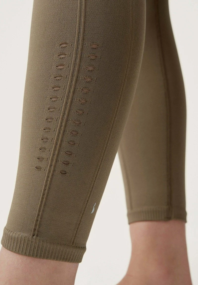 Born Living Yoga Tights - Marrón Topo 7 Born Living Yoga Tights - Marrón Topo – Bild 5